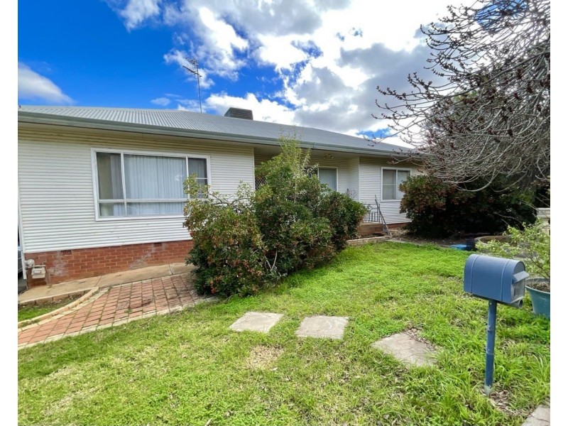 40 Russell Street, Parkes NSW 2870