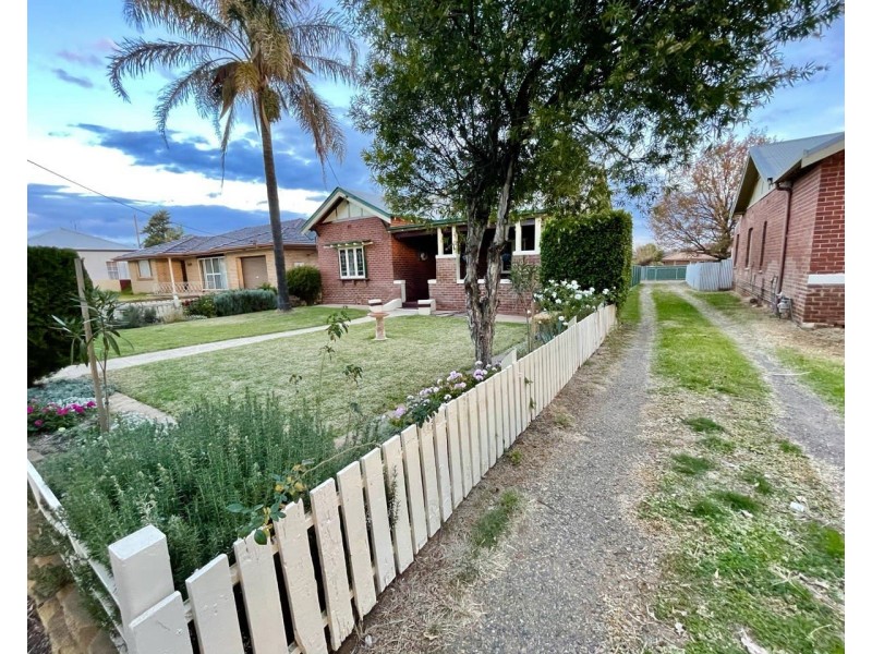 63 Dalton Street, Parkes NSW 2870