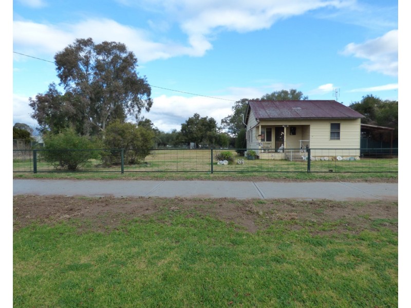 24 Pye Street, Eugowra NSW 2806