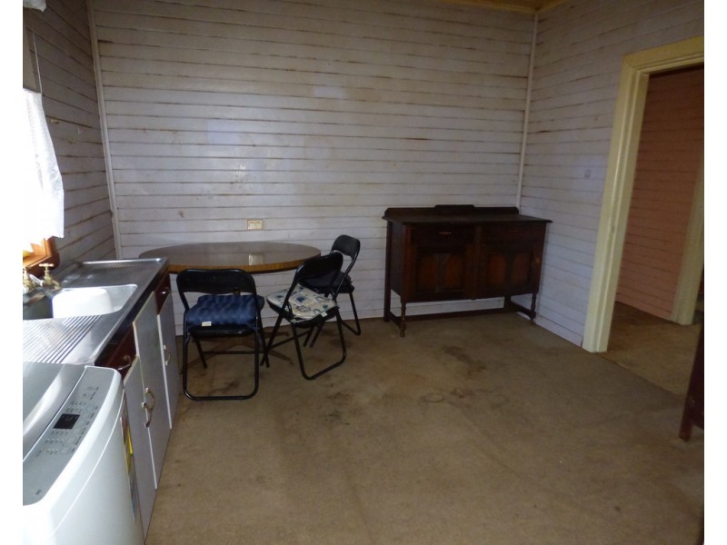 24 Pye Street, Eugowra NSW 2806