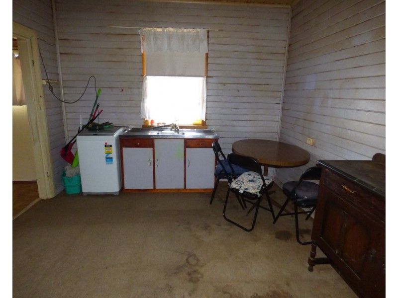 24 Pye Street, Eugowra NSW 2806