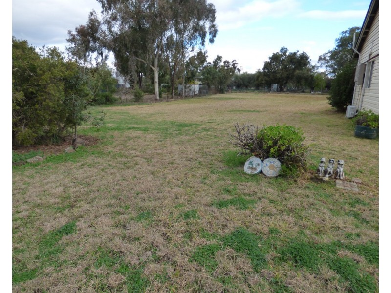 24 Pye Street, Eugowra NSW 2806