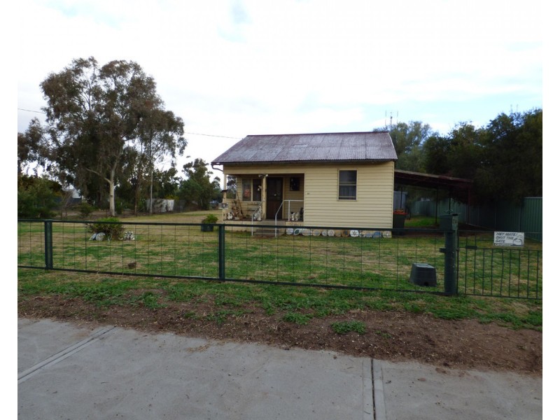 24 Pye Street, Eugowra NSW 2806