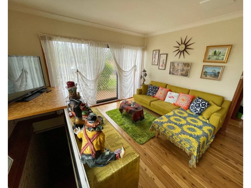 16 Glenwarrie Place, Parkes NSW 2870