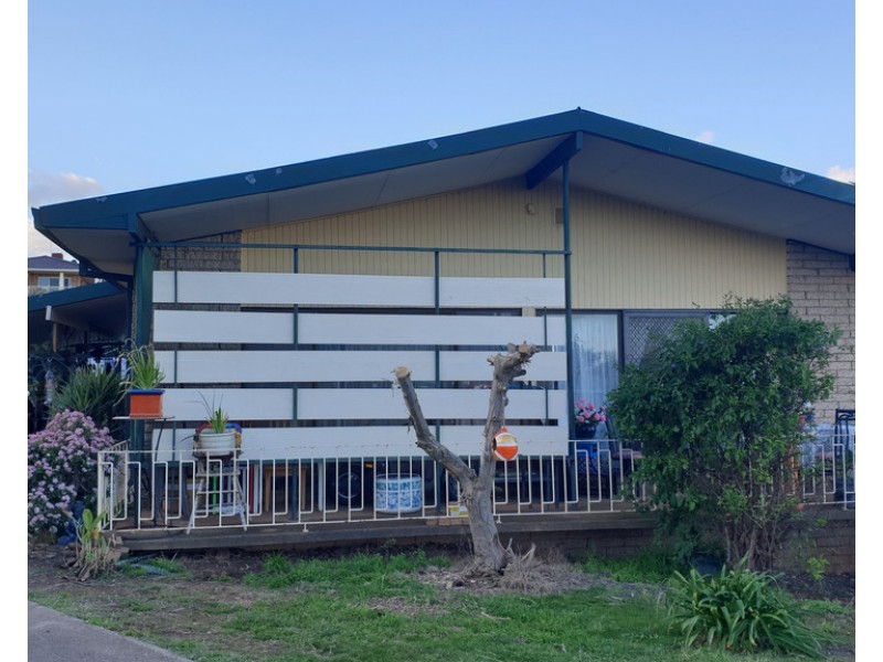 16 Glenwarrie Place, Parkes NSW 2870