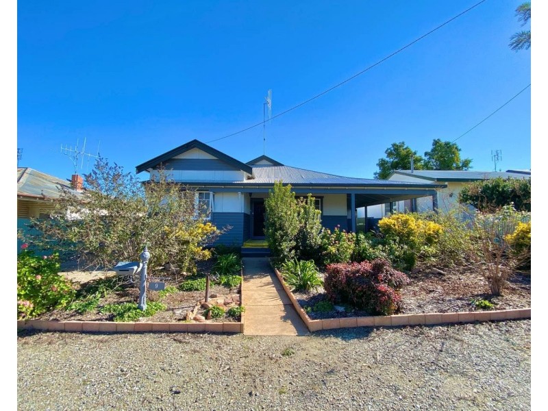 9 Carrington Street, Parkes NSW 2870