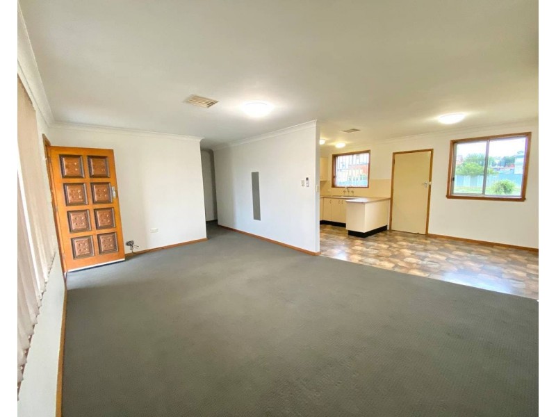 16 Downes Crescent, Parkes NSW 2870