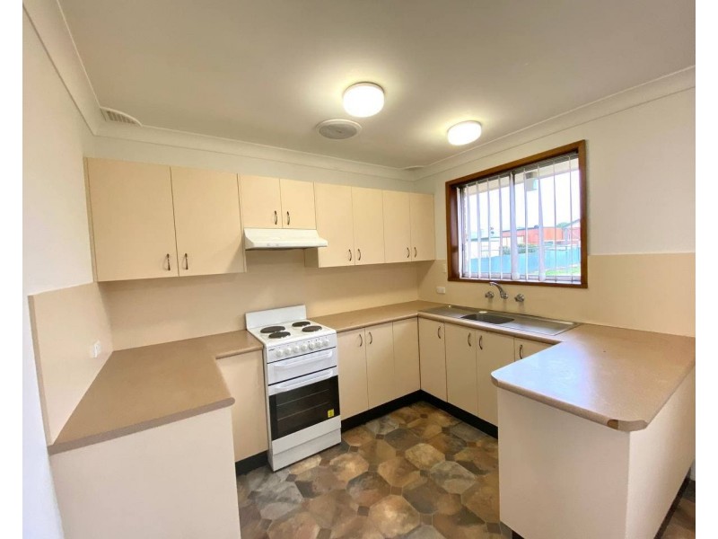 16 Downes Crescent, Parkes NSW 2870