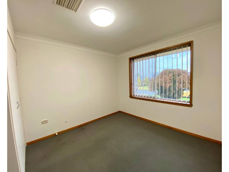 16 Downes Crescent, Parkes NSW 2870