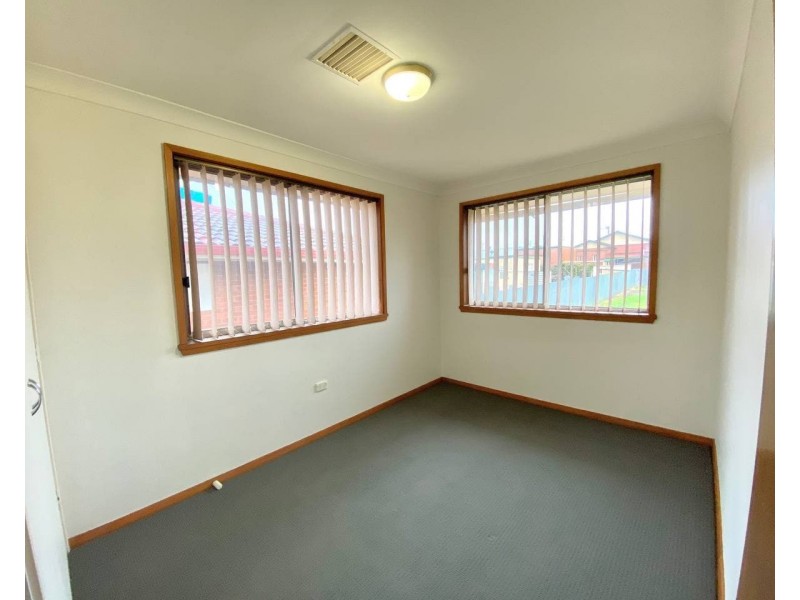 16 Downes Crescent, Parkes NSW 2870