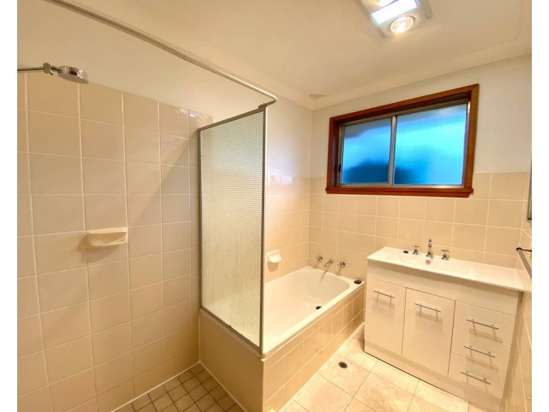 16 Downes Crescent, Parkes NSW 2870