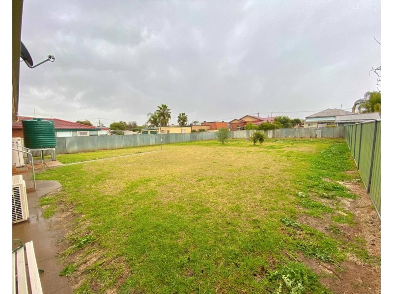 16 Downes Crescent, Parkes NSW 2870