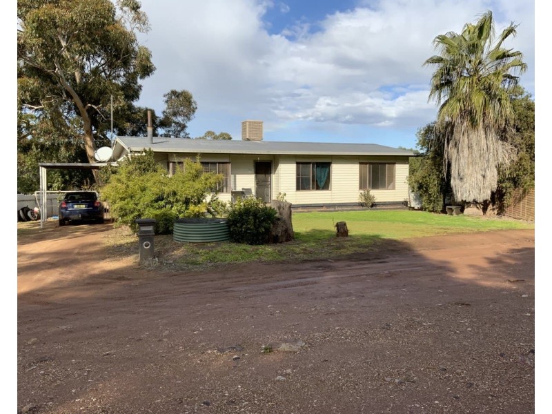 56 Parkes Road, Condobolin NSW 2877