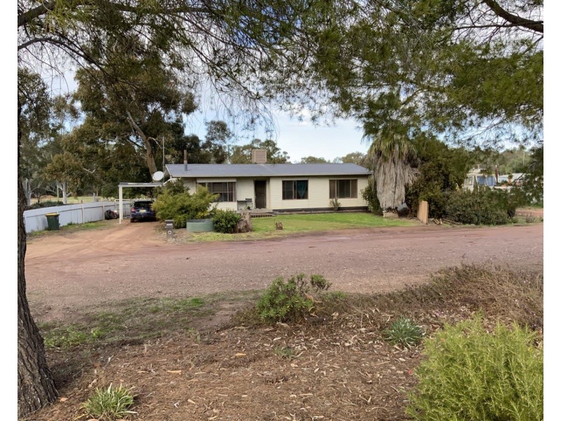 56 Parkes Road, Condobolin NSW 2877