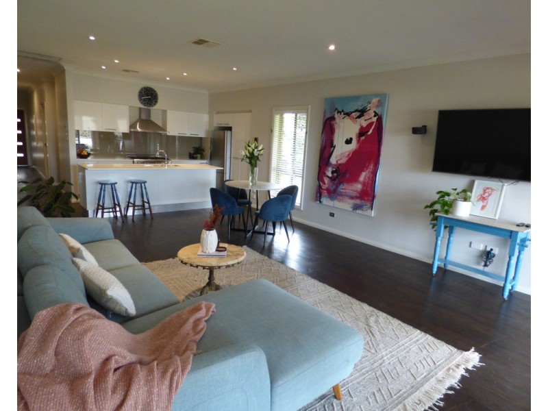 10 Hurford Place, Forbes NSW 2871