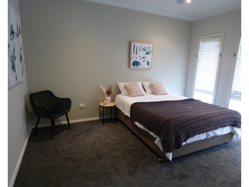 10 Hurford Place, Forbes NSW 2871
