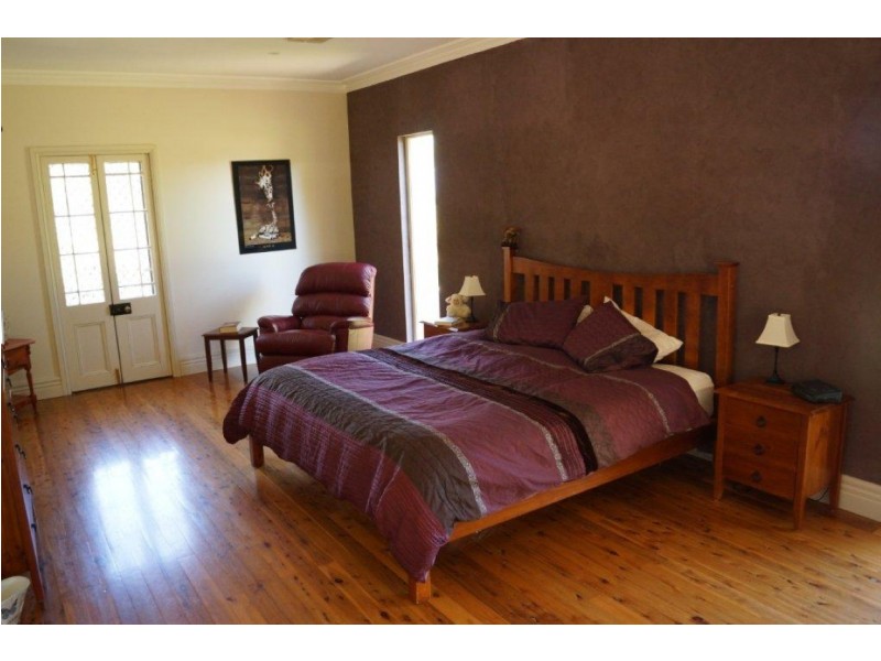 237 Nash Street, Parkes NSW 2870