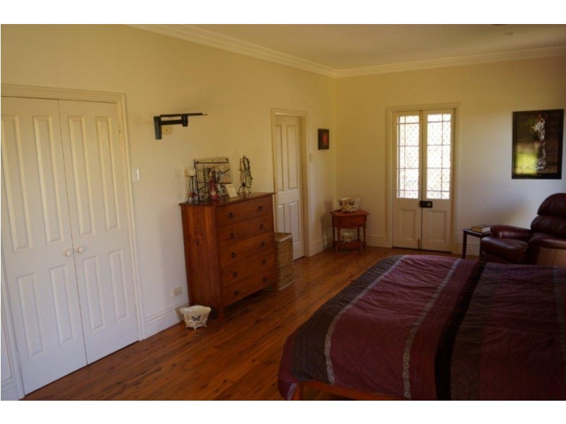 237 Nash Street, Parkes NSW 2870