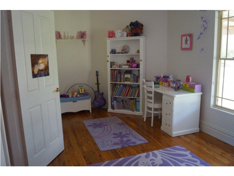237 Nash Street, Parkes NSW 2870