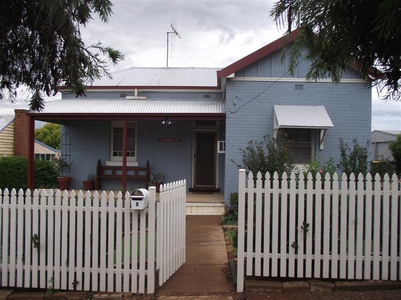 5 Howard St, Parkes NSW 2870