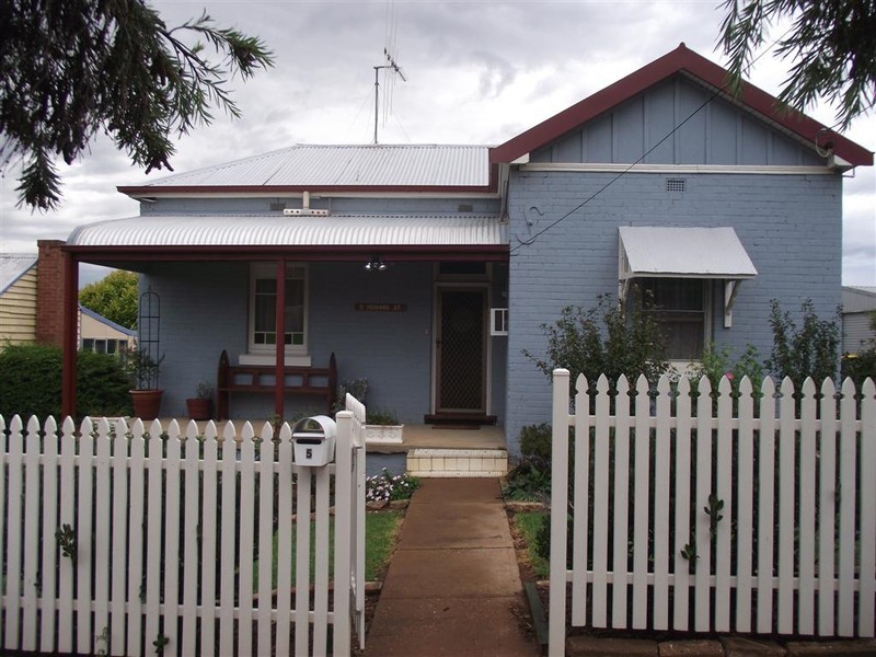 5 Howard St, Parkes NSW 2870