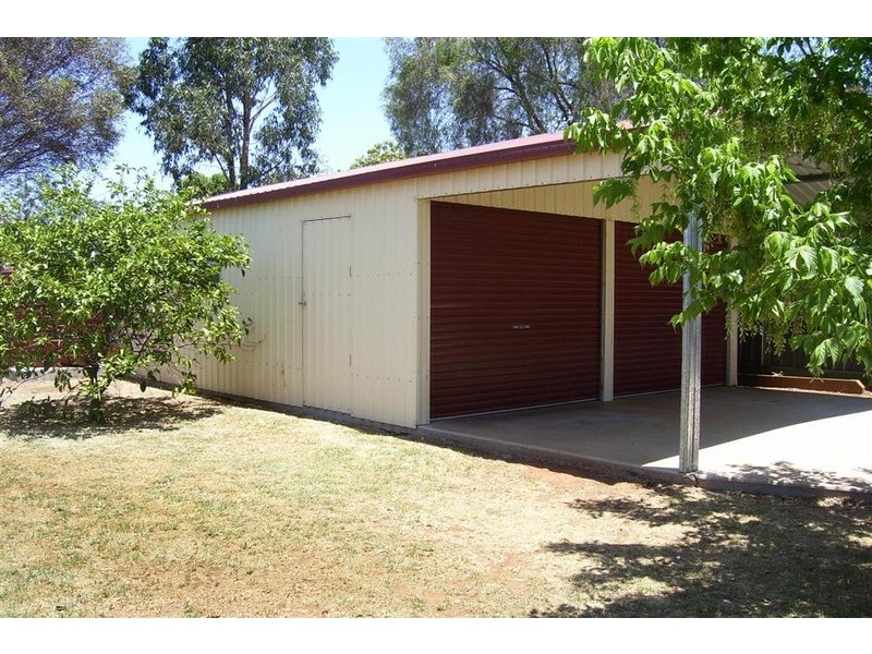 15  Barton Street, Parkes NSW 2870