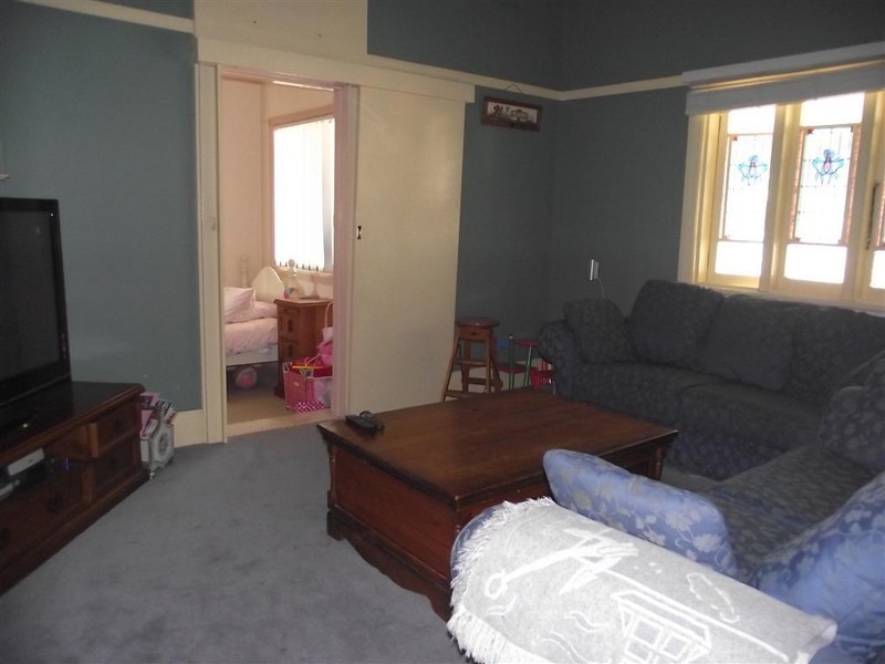 32  Elizabeth, Parkes NSW 2870