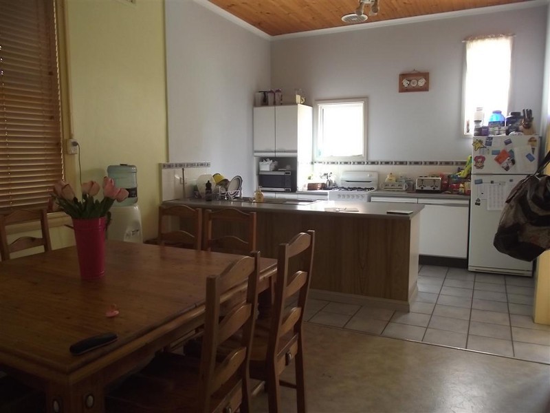 32  Elizabeth, Parkes NSW 2870