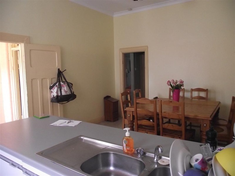 32  Elizabeth, Parkes NSW 2870