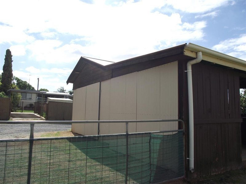 32  Elizabeth, Parkes NSW 2870