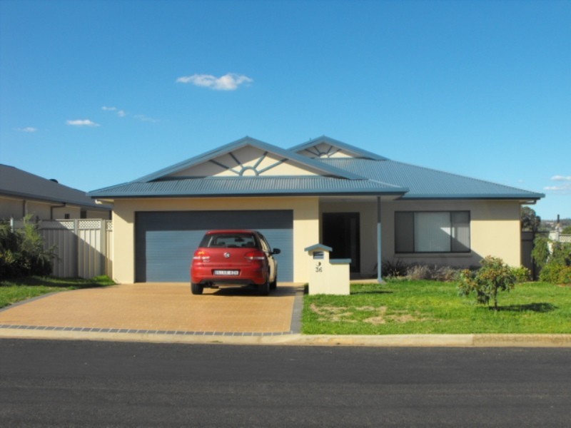 36 Best Street, Parkes NSW 2870