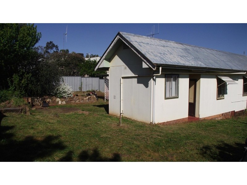 16 Gallop Ave, Parkes NSW 2870