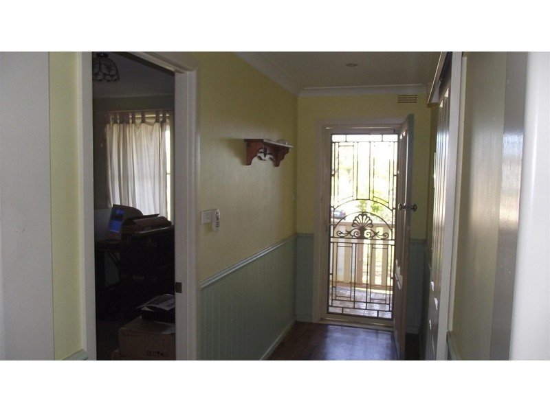 16 Gallop Ave, Parkes NSW 2870