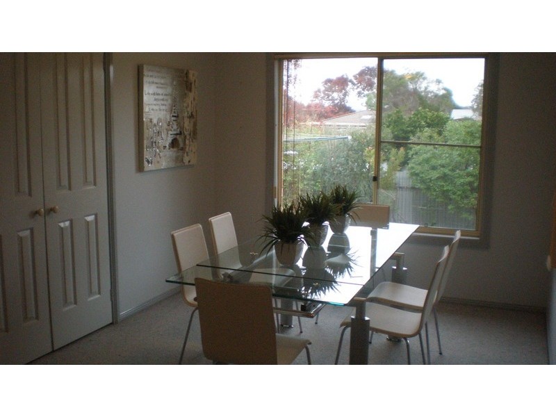 8 Russell St, Parkes NSW 2870