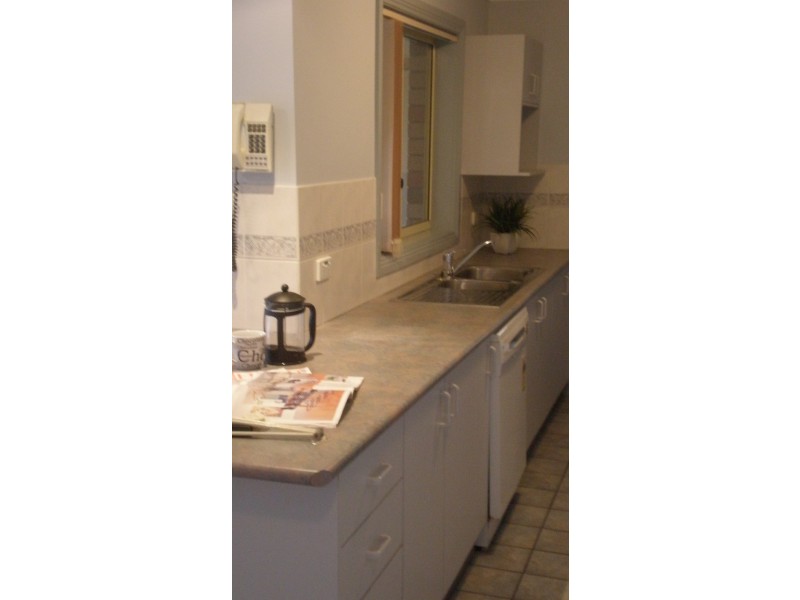 8 Russell St, Parkes NSW 2870