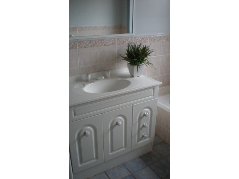 8 Russell St, Parkes NSW 2870