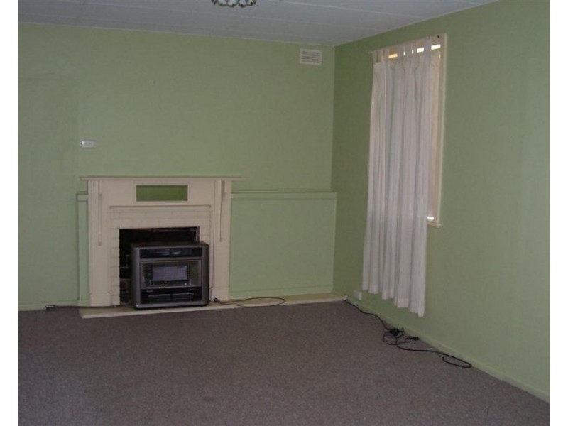 16 Gallop Ave, Parkes NSW 2870