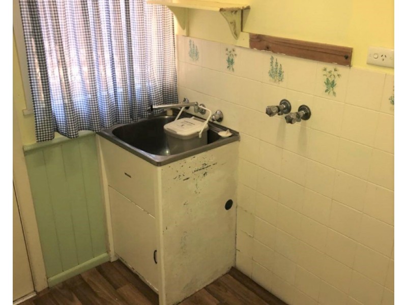 16 Gallop Ave, Parkes NSW 2870