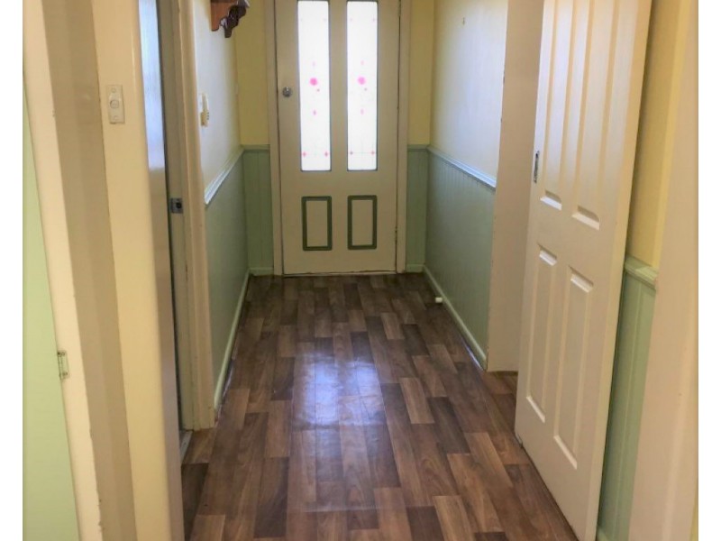 16 Gallop Ave, Parkes NSW 2870