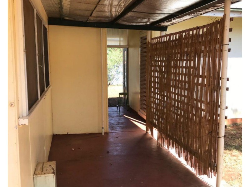 16 Gallop Ave, Parkes NSW 2870