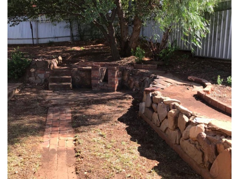 16 Gallop Ave, Parkes NSW 2870