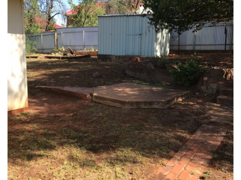 16 Gallop Ave, Parkes NSW 2870