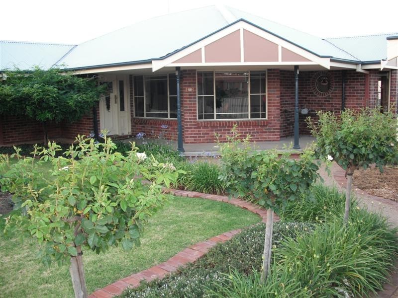 20 Coronation Ave, Parkes NSW 2870