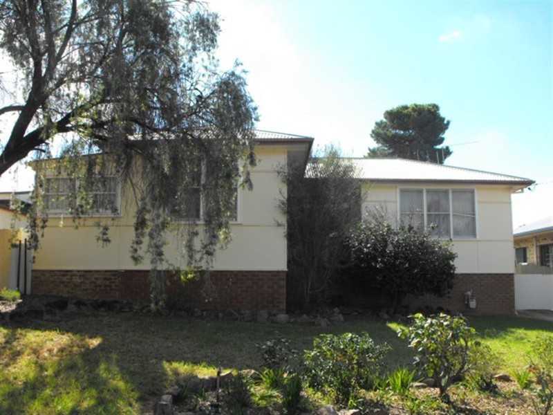 2 Kookaburra Street, Parkes NSW 2870