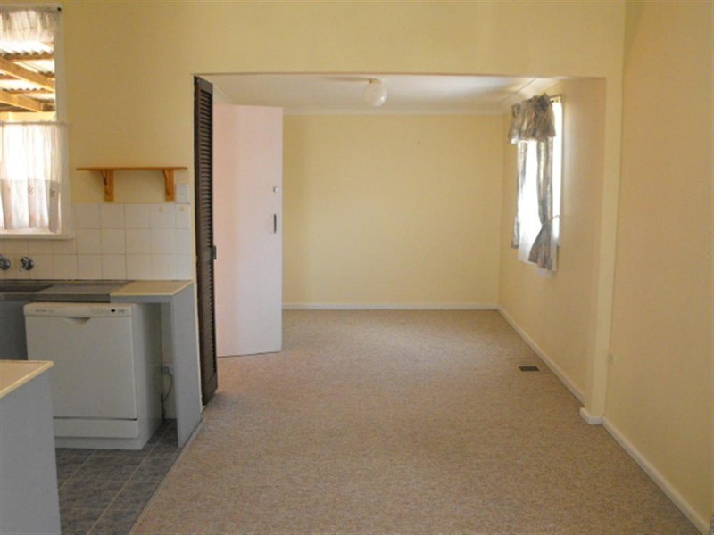 2 Kookaburra Street, Parkes NSW 2870