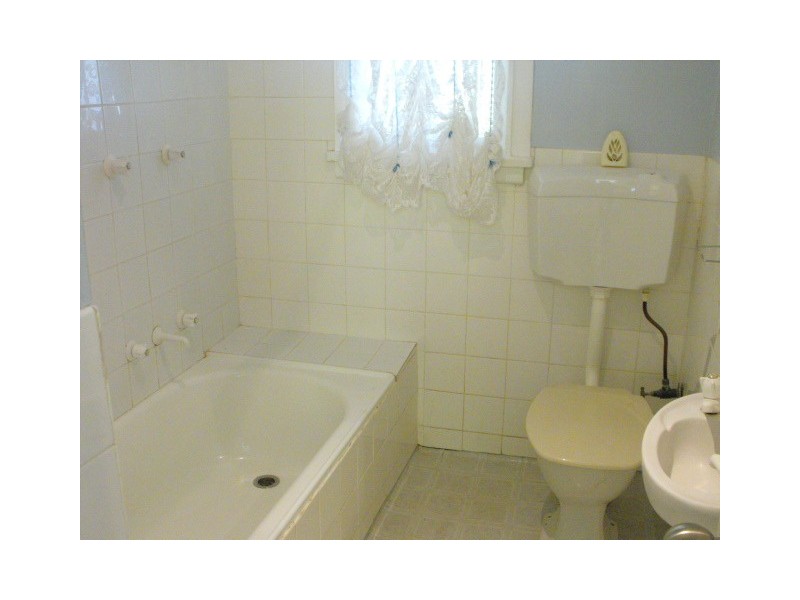 2 Kookaburra Street, Parkes NSW 2870