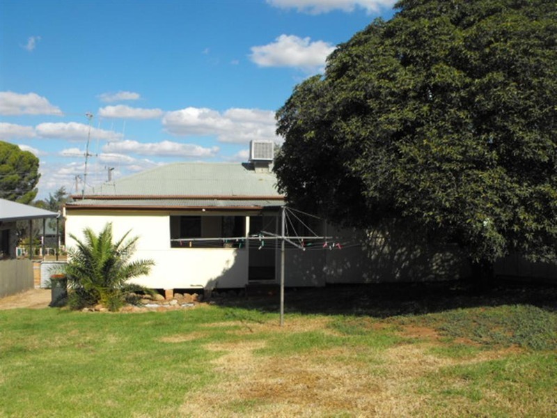 2 Kookaburra Street, Parkes NSW 2870