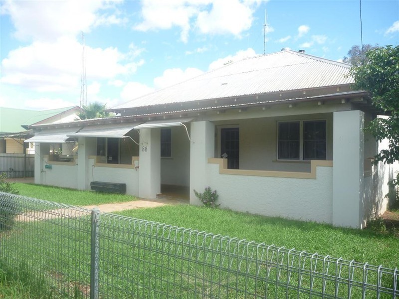 88 Euchie Street, Peak Hill NSW 2869