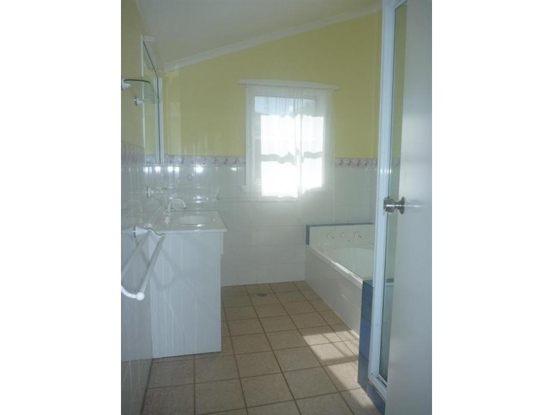 88 Euchie Street, Peak Hill NSW 2869