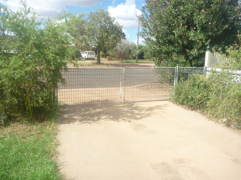 88 Euchie Street, Peak Hill NSW 2869